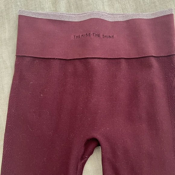 Vuori Ribbed Leggings in Burgundy - Picture 5 of 7